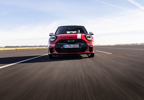 MINI 1965 Victory Edition: Hołd dla zwycięstwa w Monte Carlo z nowoczesną technologią JCW