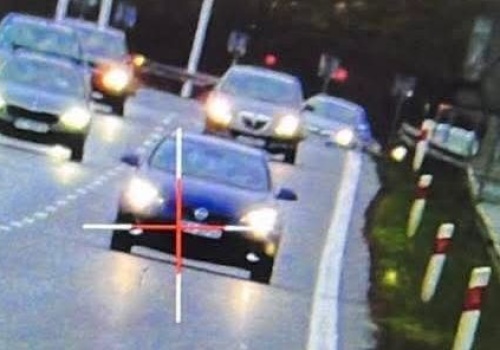 Szaleniec pędził ile fabryka dała