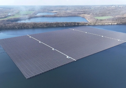 Na jeziorze w Belgii powstała największa w Europie pływająca farma fotowoltaiczna