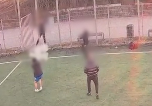 Strzelanina na orliku w Borku Fałęckim. Strzelił w głowę 18-latka (Video)