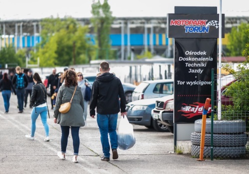 Awantura o jeden z niewielu torów samochodowych w kraju. Są dwie petycje - jedna o zamknięcie, dra o jego uratowanie