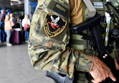 Na lotnisku w Pyrzowicach zażartował, że ma w bagażu materiały wybuchowe. Dostał mandat i do Hiszpanii nie poleciał
