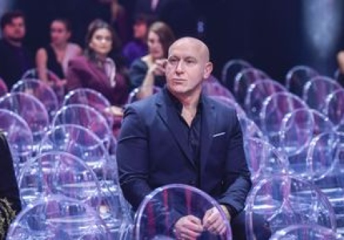 Mieszka w kawalerce. W lesie stworzył prawdziwy raj