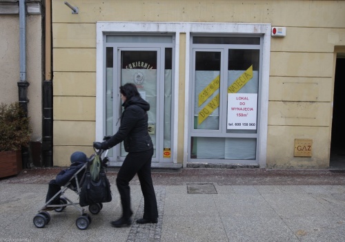 Chce wrócić do pracy na etat mimo malutkiego dziecka. 