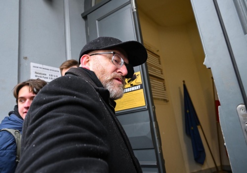 Grzegorz Braun uciekł z prokuratury! Szokujące doniesienia o zachowaniu europosła!