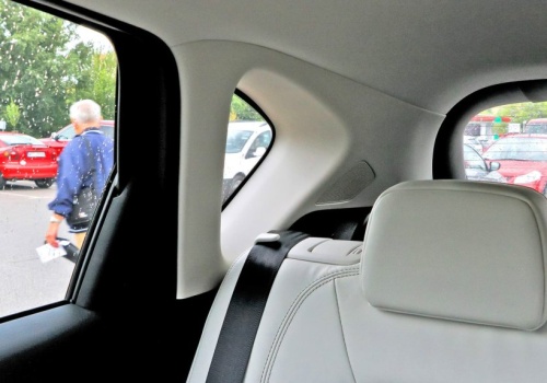 Nowe auta z coraz gorszą widocznością. Oto najlepsze i najgorsze modele