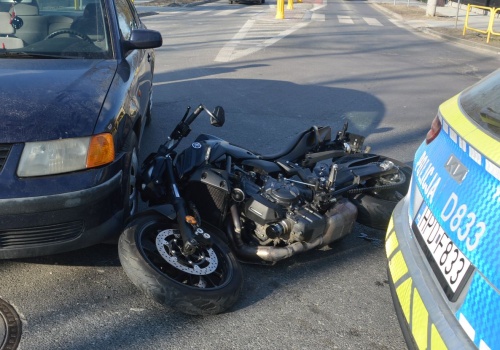 Chełm: zderzenie Volkswagena z motocyklem na ul. Hrubieszowskiej, 29-latek trafił do szpitala