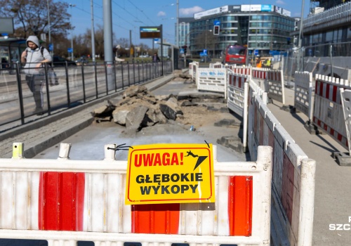 Wyrwy w jezdni nie ma, ale problemy na Al. Powstańców Wielkopolskich się nie skończyły