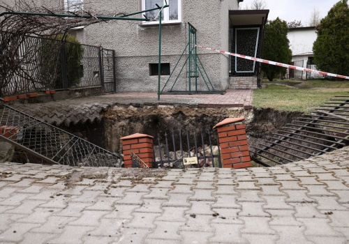 Ogromne zapadlisko w Śląskiem. Powstało tuż obok domu