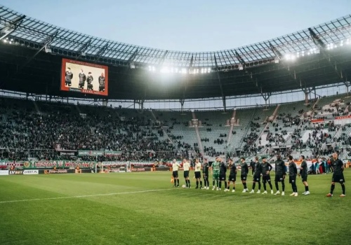 Skandal we Wrocławiu. Brutalna napaść na piłkarzy Śląska