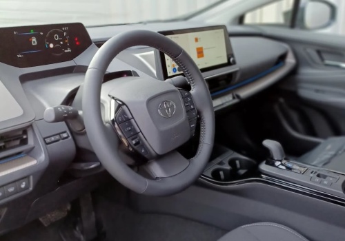 Od 2023 roku ta Toyota potaniała o 62 tys. zł, a nic się nie zmieniła. Nadal pali 3 litry