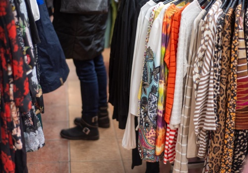 Stałe klientki rezygnują z lumpeksów. 