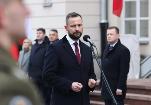 Między PiS a rządem rozgorzał nowy spór. Padają mocne określenia