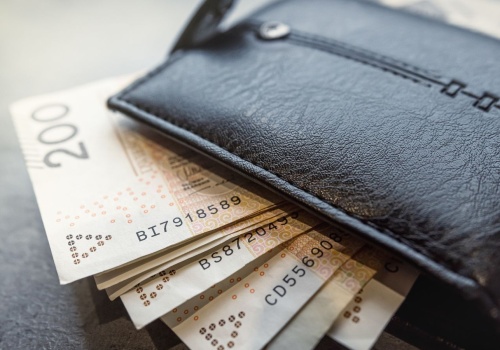 6938,92 zł specjalnej emerytury z ZUS. Kluczowym kryterium jest rok urodzenia