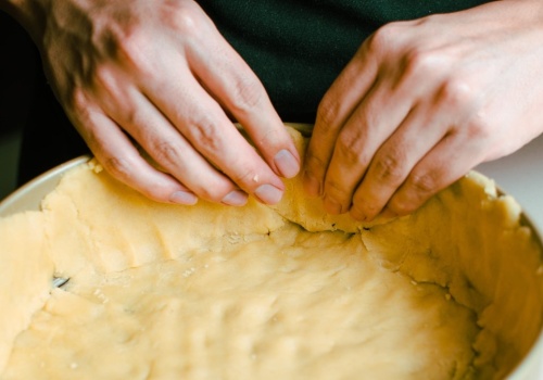 Tak zrobisz najlepsze kruche ciasto do szarlotki. Kluczowy jest 1 składnik