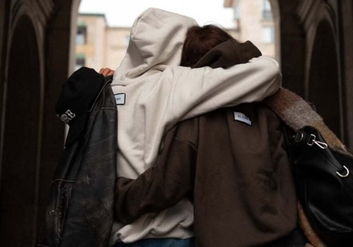 Afera metkowa 2.0? Burza w sieci wokół marki znanego influencera