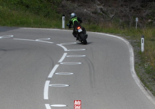 Kolejny kraj maluje okręgi na swoich drogach. Po co?