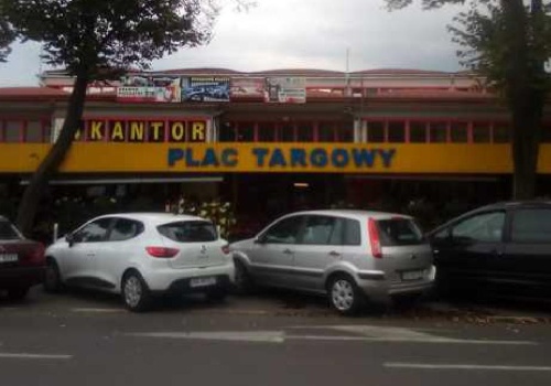 Radni PiS chcą, by państwo wspierało samorząd w modernizacji targowisk