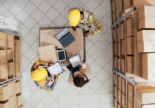 E-mail i Excel zamiast AI. Logistyka zostaje w tyle przez brak cyfryzacji