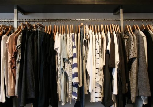 Czy sklepy stacjonarne znikną? Raport pokazuje wyraźny trend