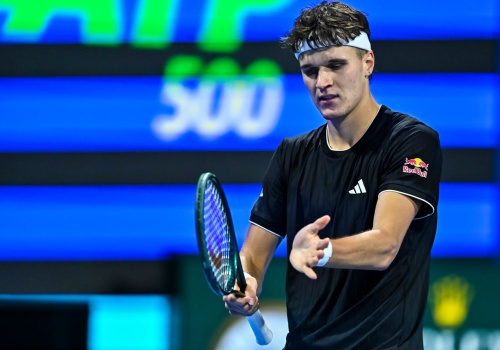 Zeszłoroczny mistrz zmarnował meczbole. Świetna noc gospodarzy