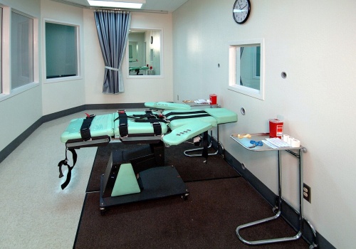 Mordercy z dożywociem żyją na koszt podatników, ale kara śmierci jest jeszcze droższa