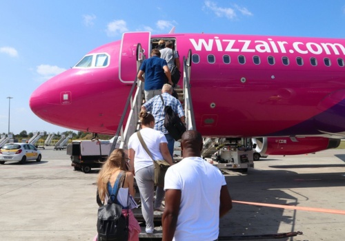 Wizz Air kasuje loty z Polski. Pasażerowie będą mieć problem z lotami na wakacyjną wyspę