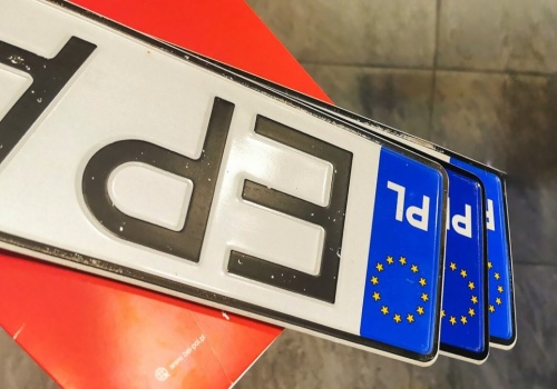 Rząd zaostrza przepisy dla aut z importu. UC95 zmieni zasady