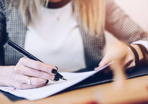 Ten szczegół w podpisie może być oznaką braku pewności siebie