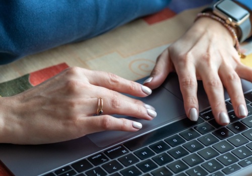 Polacy częściej dorabiają teraz do pensji. Jedna grupa wyraźnie dominuje