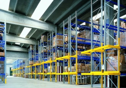 Regały paletowe w magazynie - jak zwiększyć pojemność bez rozbudowy hali?