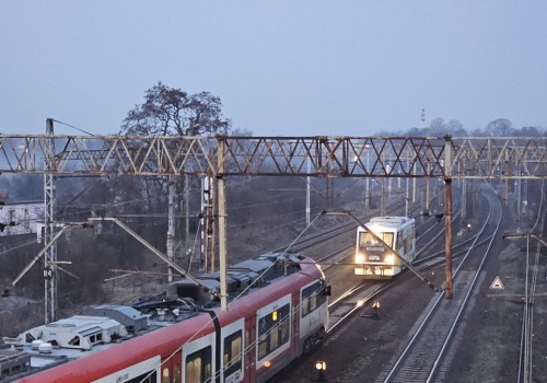 Niebezpieczny incydent w Gnieźnie. Dwa pociągi na jednym torze