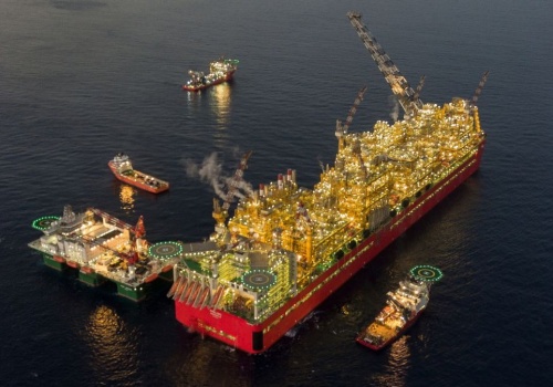 Ma prawie pół kilometra długości. Ten pływający kolos bije wszelkie rekordy