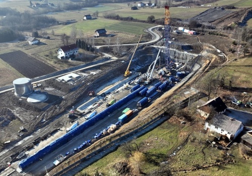 Najdłuższy tunel kolejowy w Polsce. Dziś przebicie pierwszej nitki