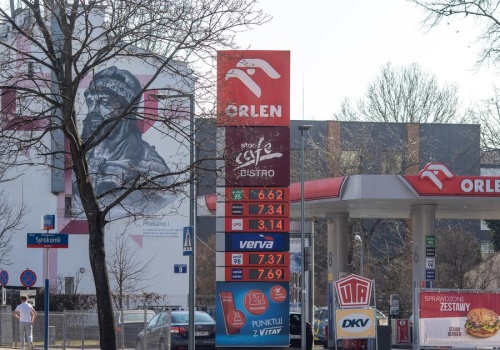 Orlen znów obniża hurtowe ceny paliw