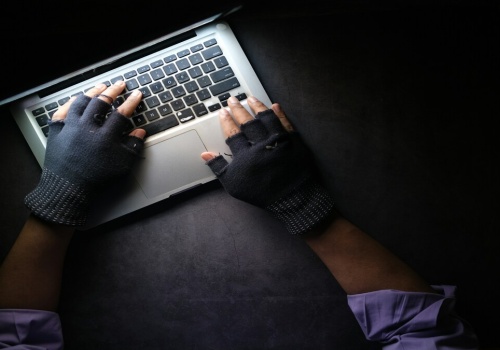 Oszukał oszustów na 400 tysięcy dolarów. Wydano wobec niego międzynarodowy nakaz aresztowania