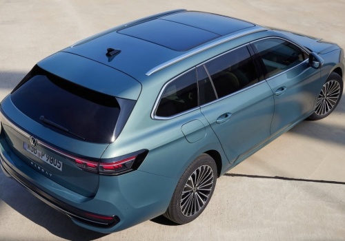 Dołożysz 16 tys. zł i zamiast „chińczyka” masz niemieckie kombi z masażami i bagażnikiem 690 l