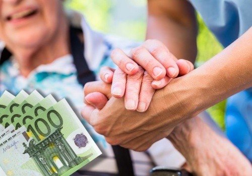 Niemcy: Duża podwyżka płac dla pielęgniarek i opiekunek. Zmiany już od maja