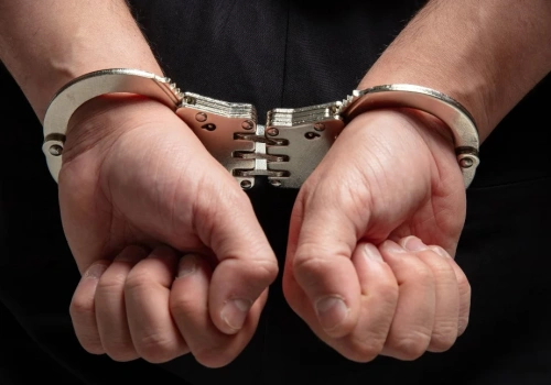 Rozpoznali go po służbie. Poszukiwany 46-latek zatrzymany pod sklepem