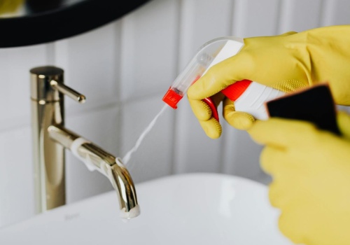 Krany znów błyszczą jak nowe. Nie zgadniesz, który płyn tak działa