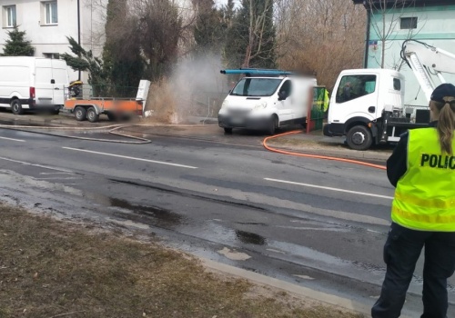 Wyciek gazu. Ewakuacja mieszkańców i akcja służb po uszkodzeniu rury