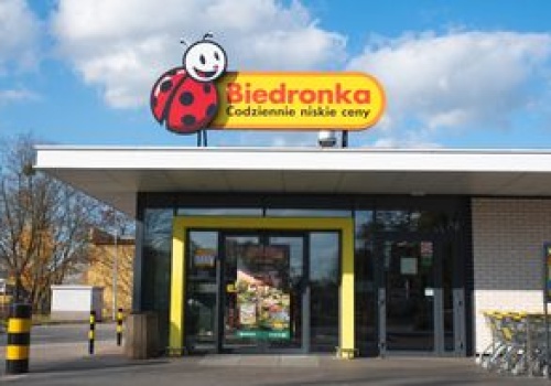 Biedronka wypłaca dodatki pracownikom. Wyda ponad 28 mln zł