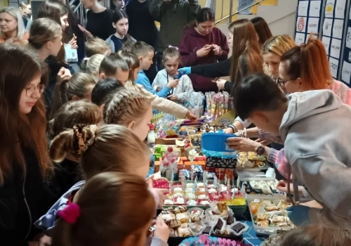 Siedlecka Czwórka zbiera na kabinę akustyczną. Ty też możesz pomóc w uzbieraniu środków!