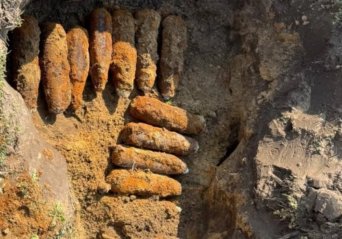 Blisko 30 niewybuchów na polu. Interwencja policji i saperów