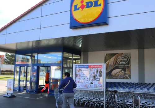 Lidl wprowadza zmiany. Niektóre sklepy będą czynne niemal całą dobę