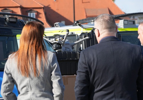 Drony za ponad 200 tys. zł trafiły do policjantów z Warmii i Mazur. Pomogą w szukaniu zaginionych