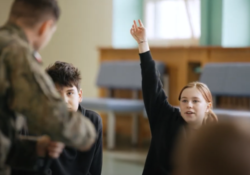 Wojsko wkracza do szkół