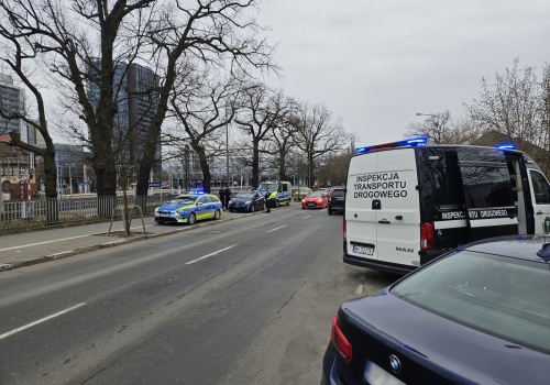 Kontrole taxi pod lupą – wspólna akcja WITD, Policji, KAS w pięciu miastach