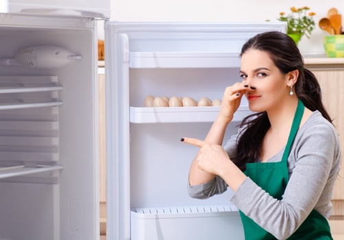 Tak usuniesz nieprzyjemny zapach z lodówki. Wystarczą 2 składniki z kuchni