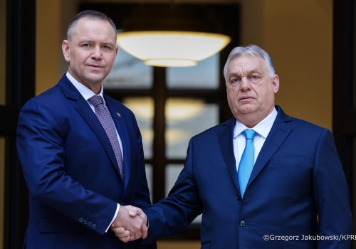 „Wycieczka” Nawrockiego na Węgrzech. Tusk: „Minister dyplomacji Orbana informował Moskwę o tajnych rozmowach przywódców UE i NATO”